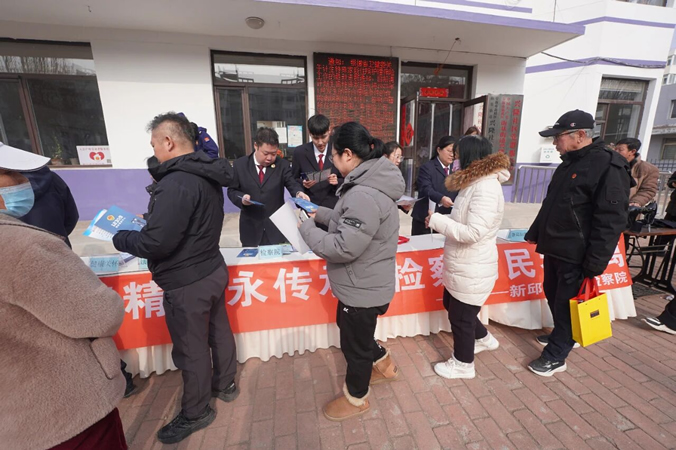 1雷锋精神永传承 检察为民零距离——新邱区人民检察院开展学雷锋法律宣传进社区活动.jpg