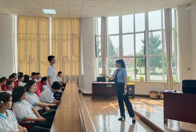 检爱同行，护“未”成长——新邱区人民检察院走进校园开展防性侵法治宣讲